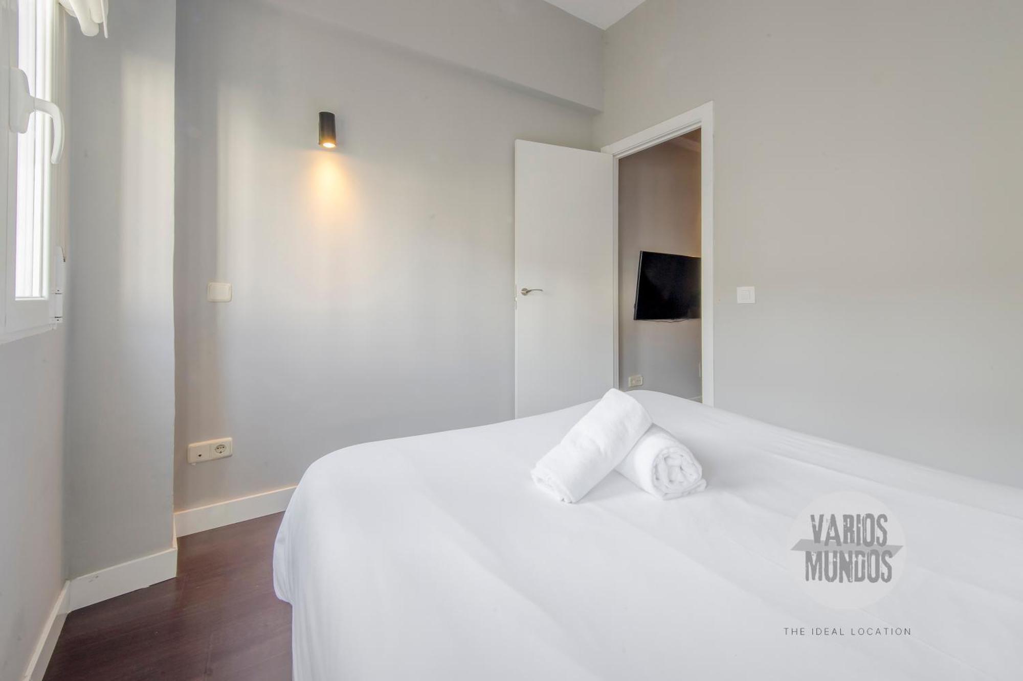 Sutil Elegancia Para 3, En Plaza De Chueca Madrid Exteriör bild